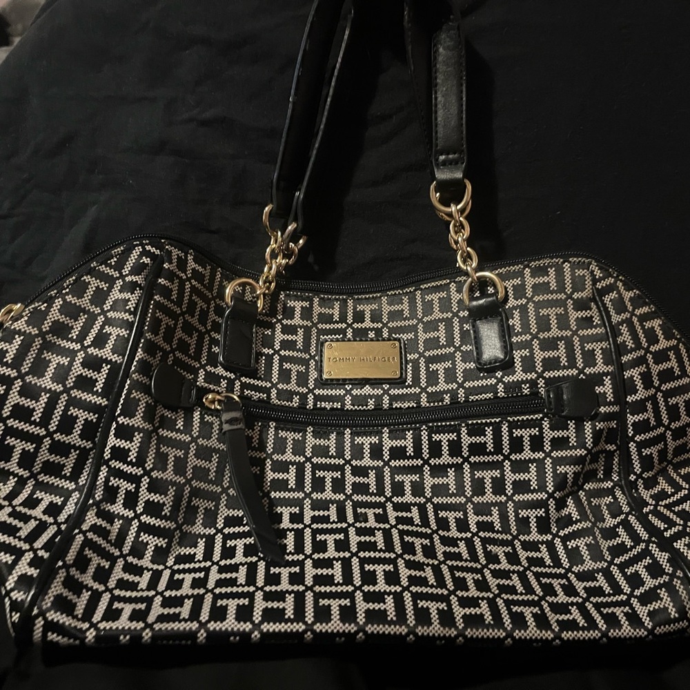Tommy Hilfiger TH Signature Black and White Satchel